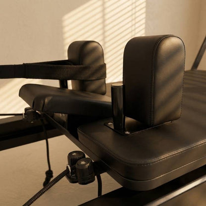 REFORMER DO PILATESU CZARNY PROUD AXIS