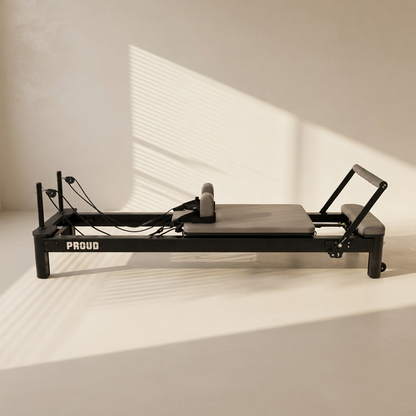 REFORMER DO PILATESU MOKKA PROUD AXIS
