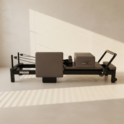 REFORMER DO PILATESU MOKKA PROUD AXIS